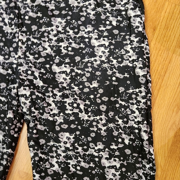 UV Skinz Women's UPF 50+ Long Swim Shorts Size 4XL Blk/Wht Floral. - Picture 2 of 9